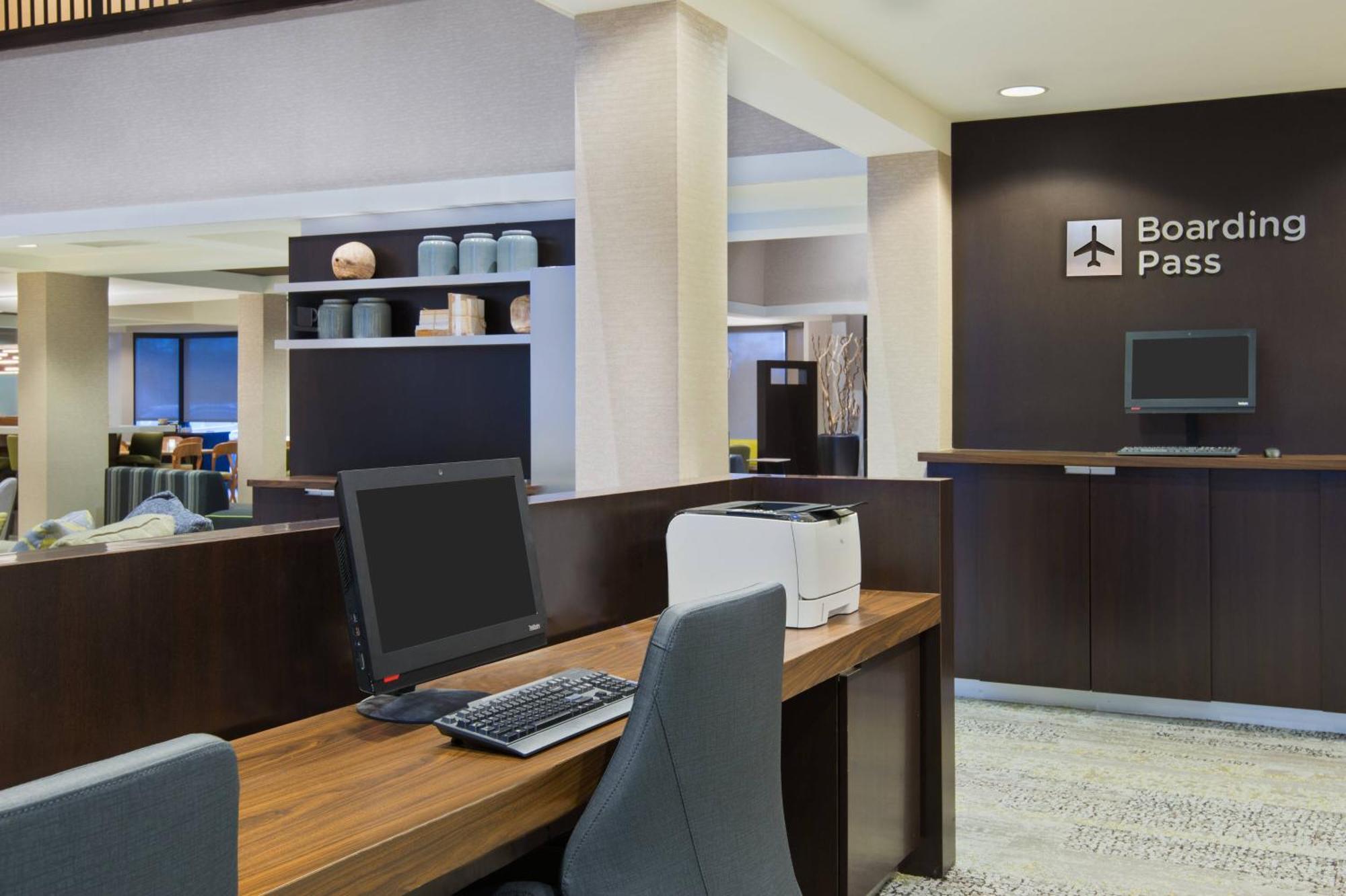 Courtyard By Marriott Springfield Airport Hotel Eksteriør billede