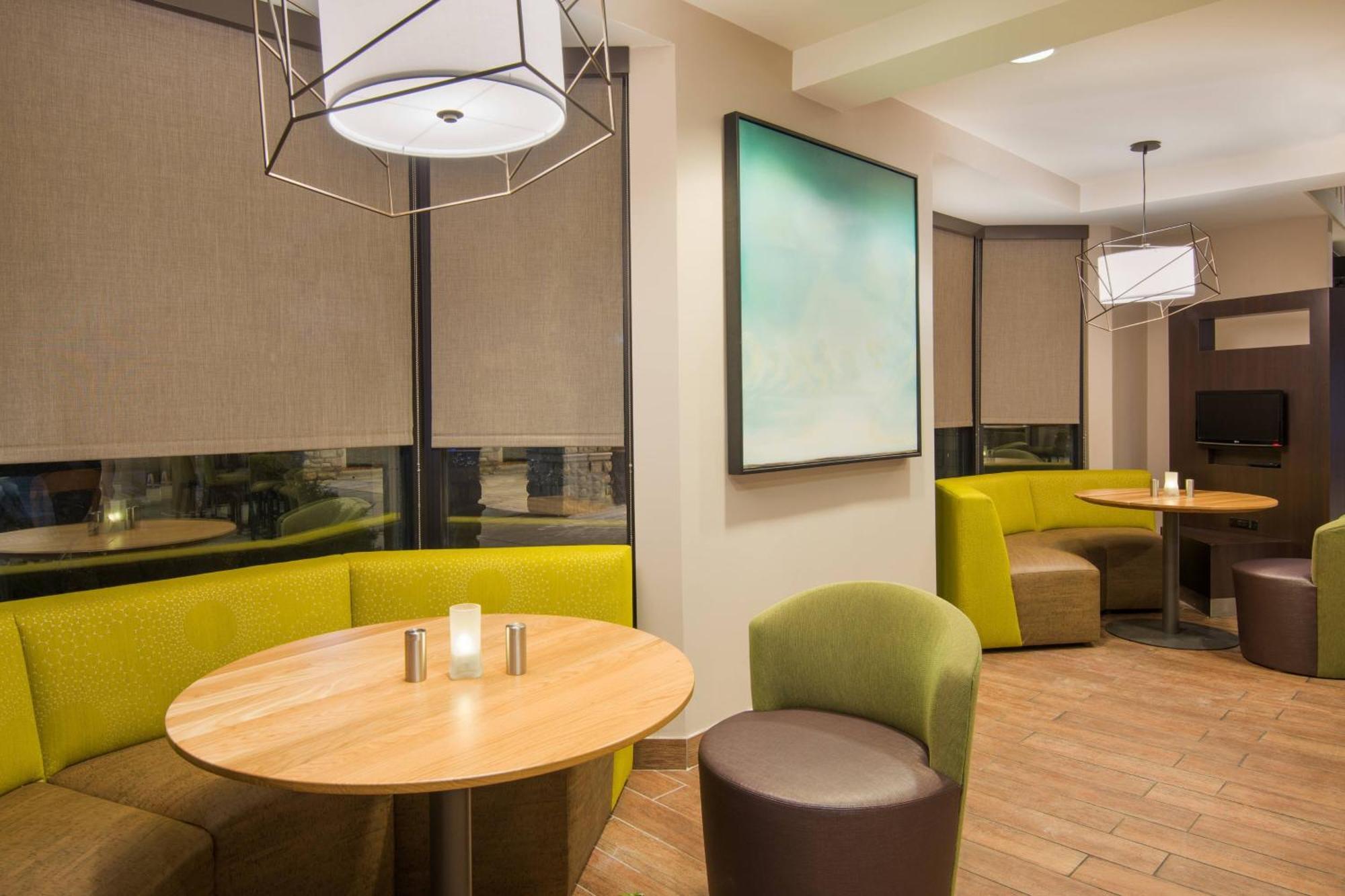 Courtyard By Marriott Springfield Airport Hotel Eksteriør billede