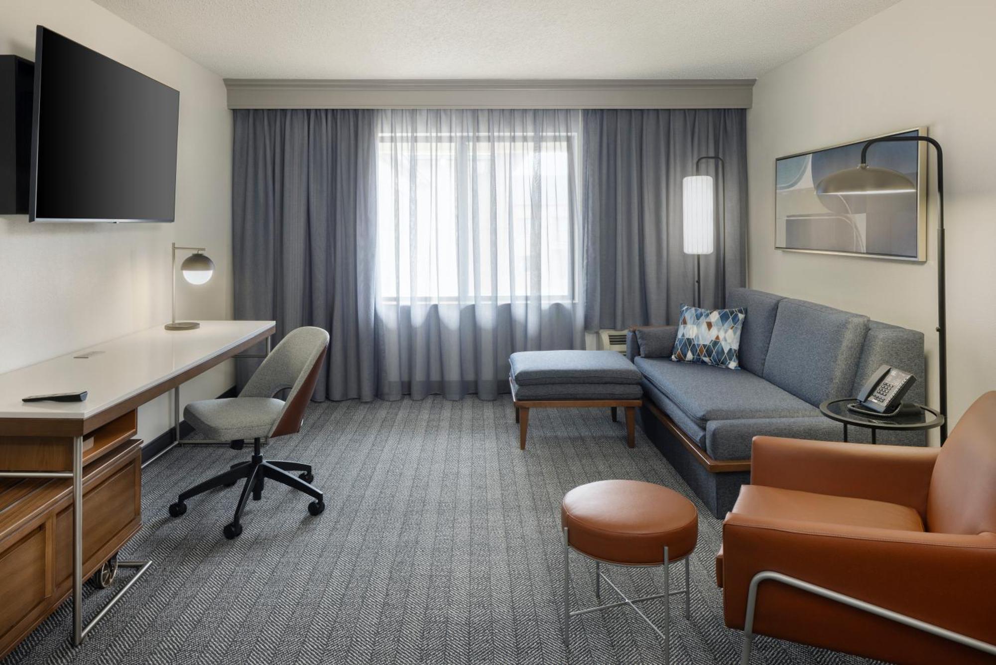 Courtyard By Marriott Springfield Airport Hotel Eksteriør billede