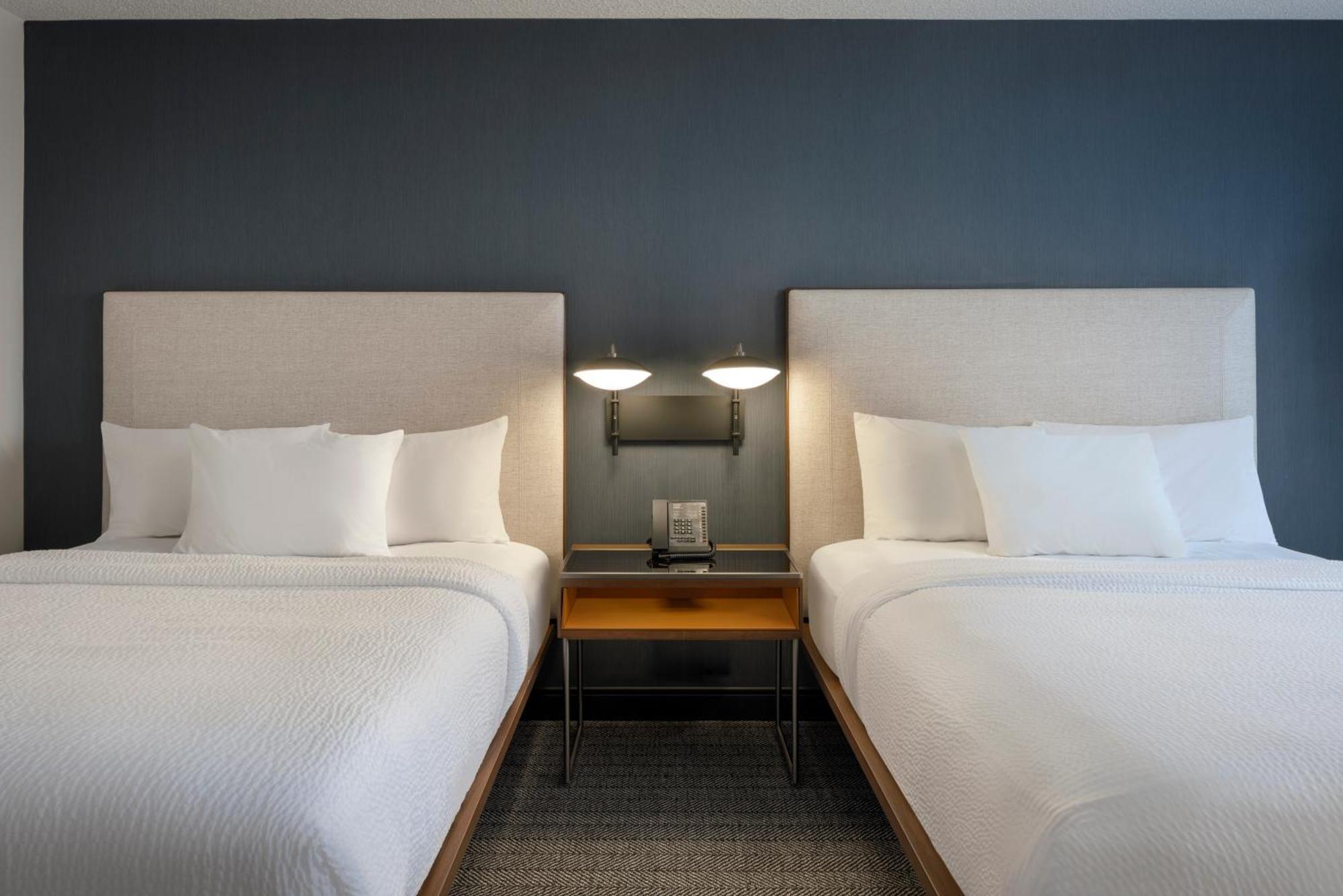 Courtyard By Marriott Springfield Airport Hotel Eksteriør billede