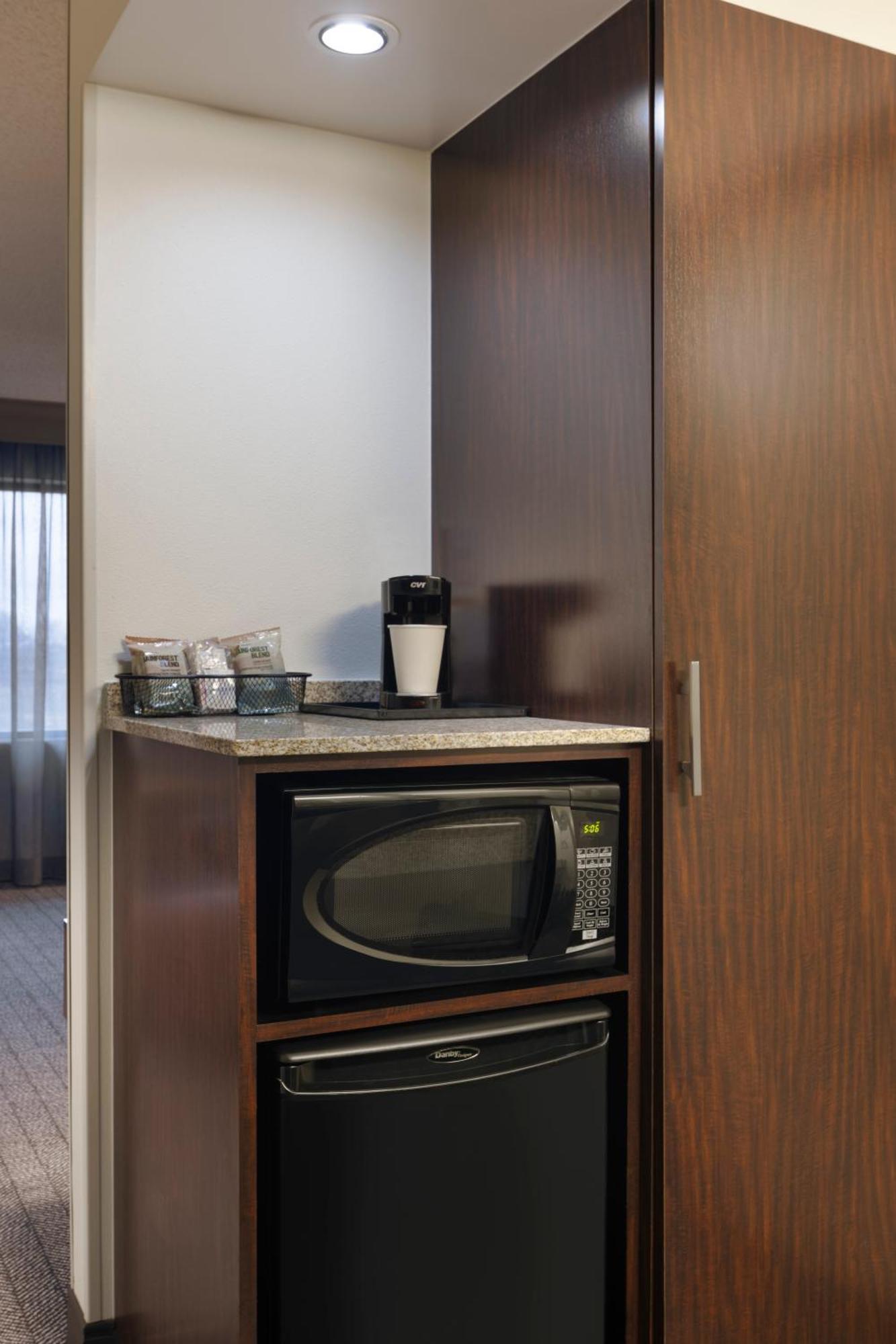 Courtyard By Marriott Springfield Airport Hotel Eksteriør billede