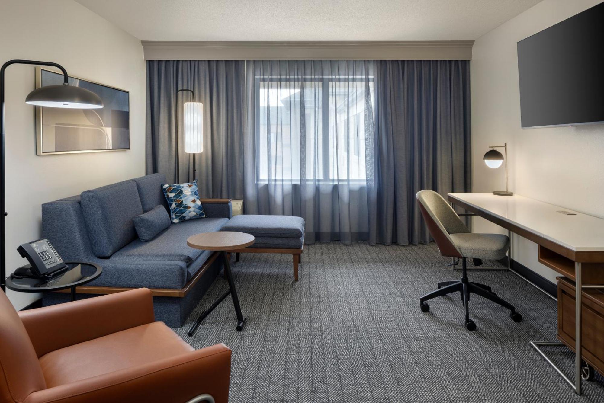 Courtyard By Marriott Springfield Airport Hotel Eksteriør billede