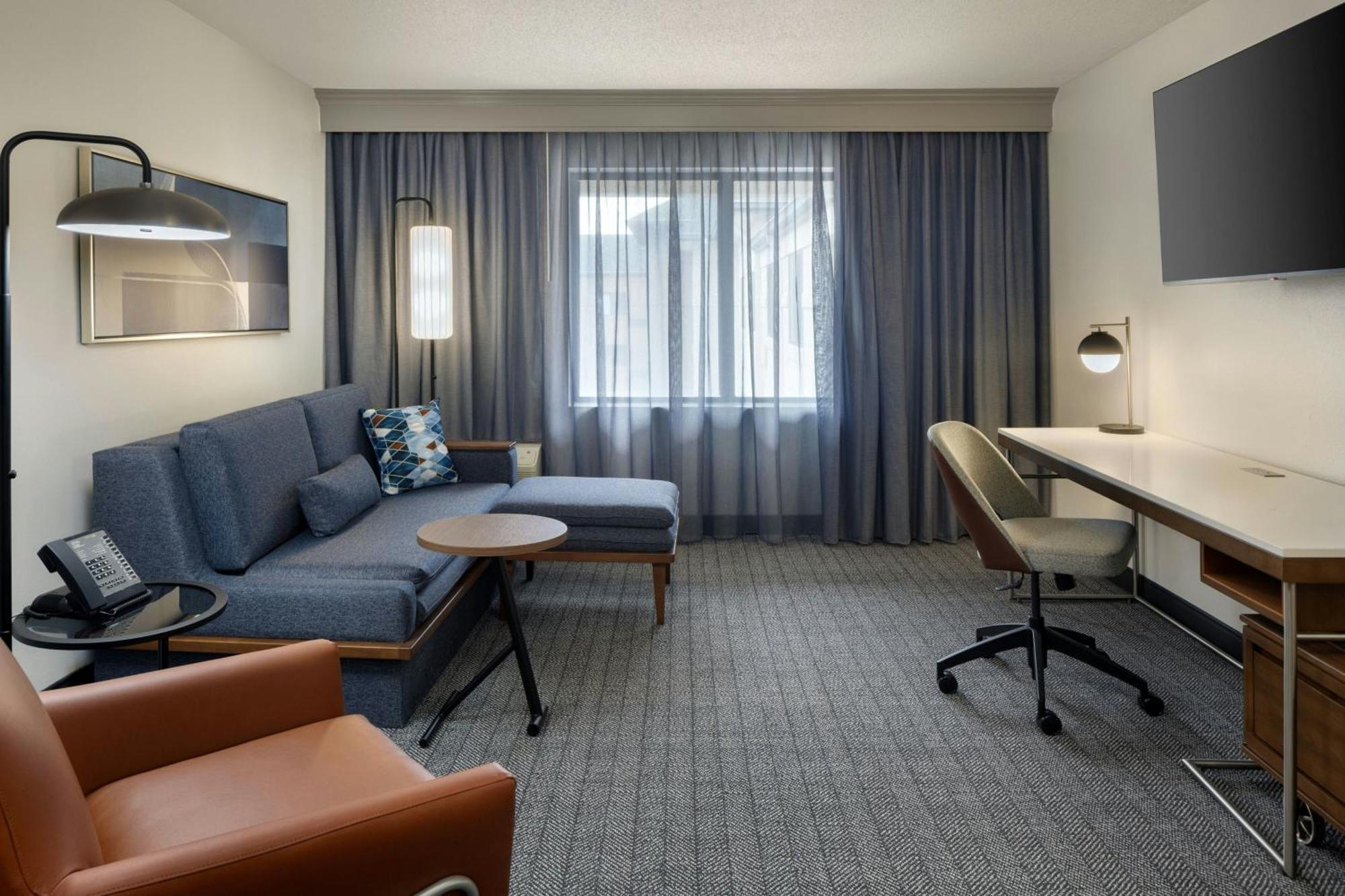 Courtyard By Marriott Springfield Airport Hotel Eksteriør billede