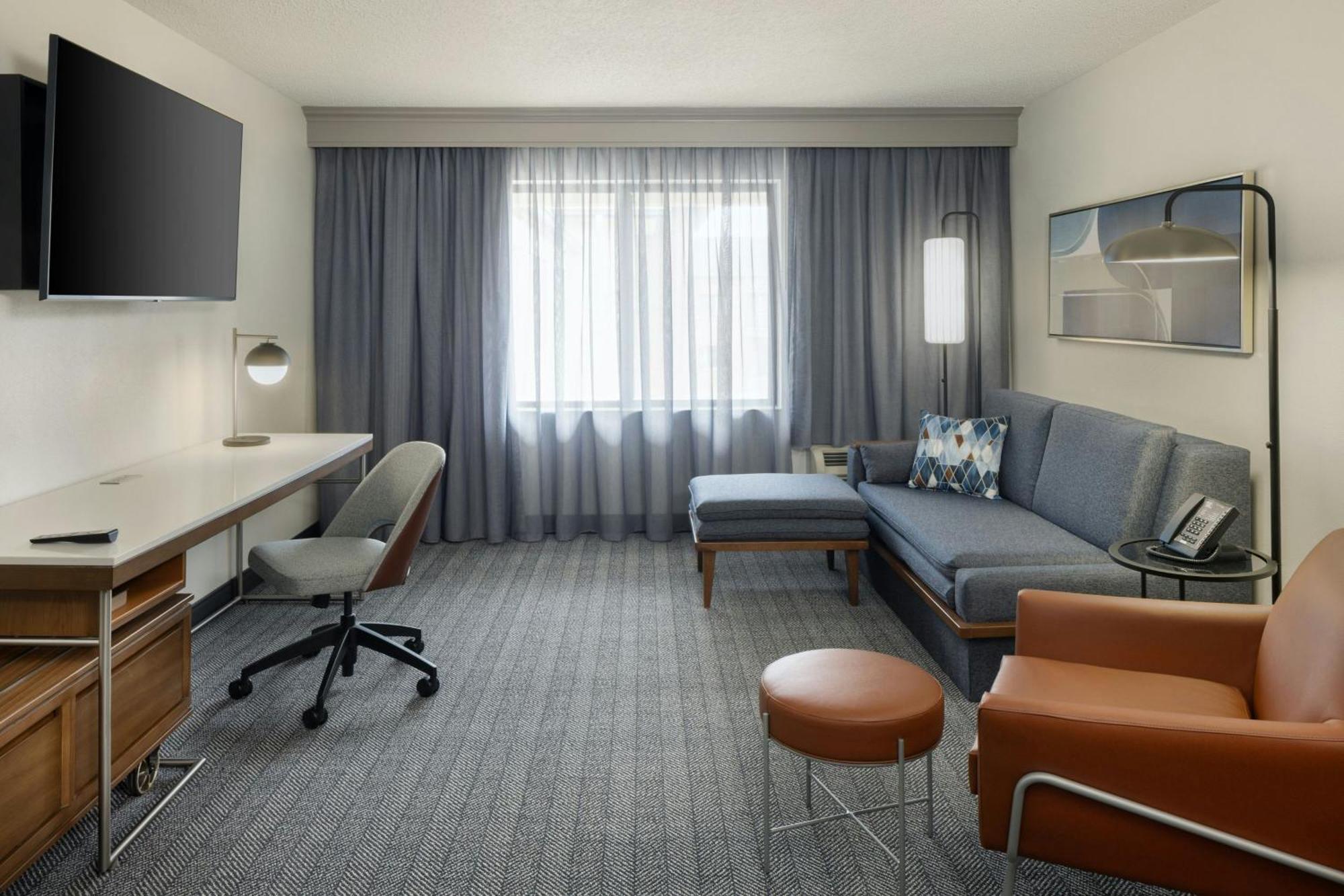 Courtyard By Marriott Springfield Airport Hotel Eksteriør billede