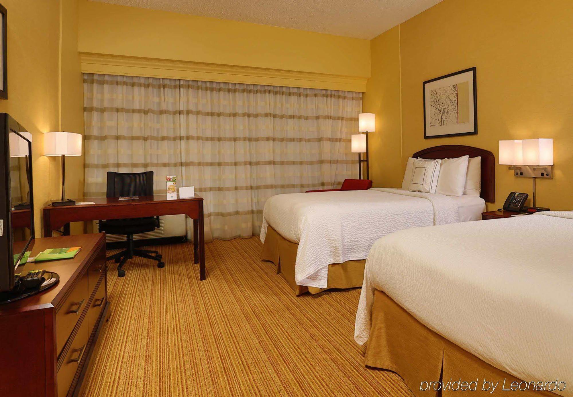 Courtyard By Marriott Springfield Airport Hotel Eksteriør billede