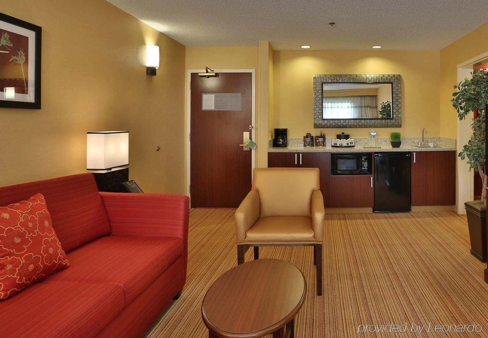Courtyard By Marriott Springfield Airport Hotel Eksteriør billede