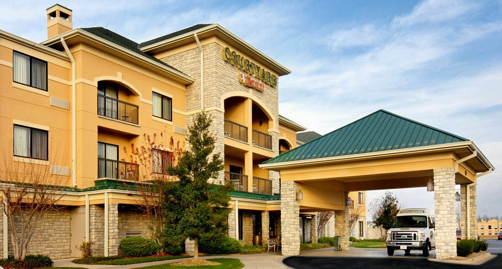 Courtyard By Marriott Springfield Airport Hotel Eksteriør billede
